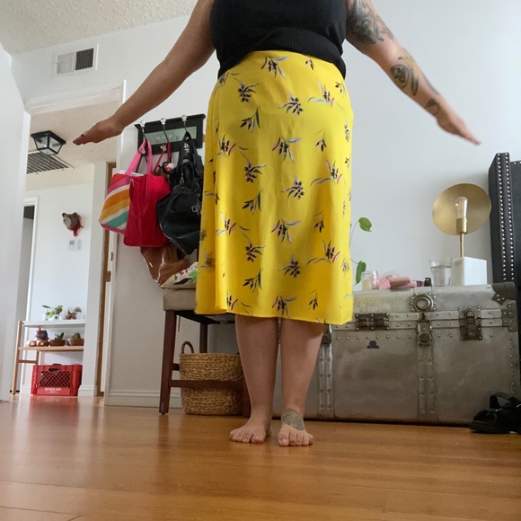 Halogen yellow skirt - Picture 2 of 2